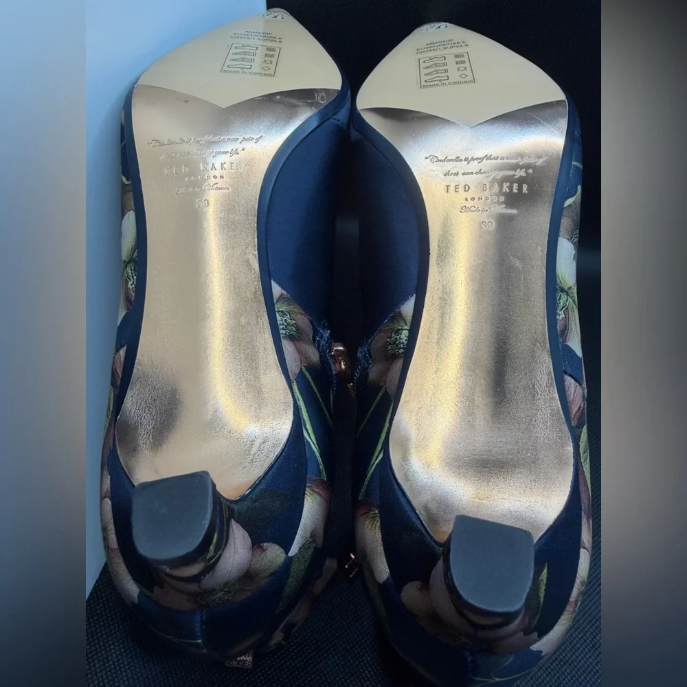 NEW! Ted Baker Amaedip Arboretum Ankle Booties Size 39 / 8.5